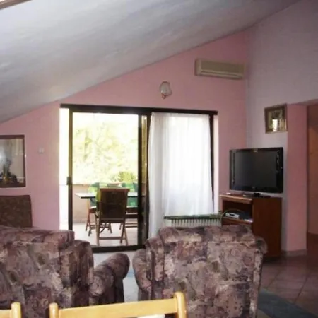 Apartment Milos *